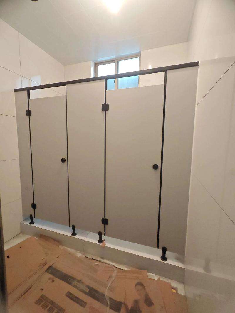 專業定制無錫公共衛生間隔斷，打造安全、美觀、實用的空間